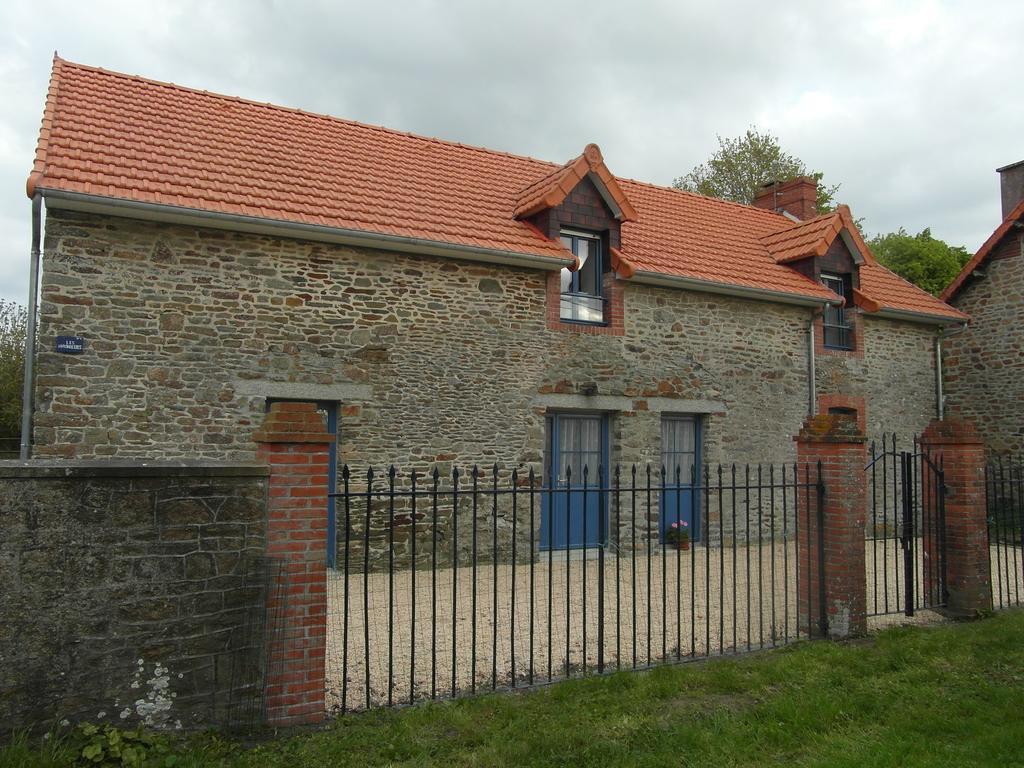 Villa Les Hirondelles de la Baie à Vains Extérieur photo